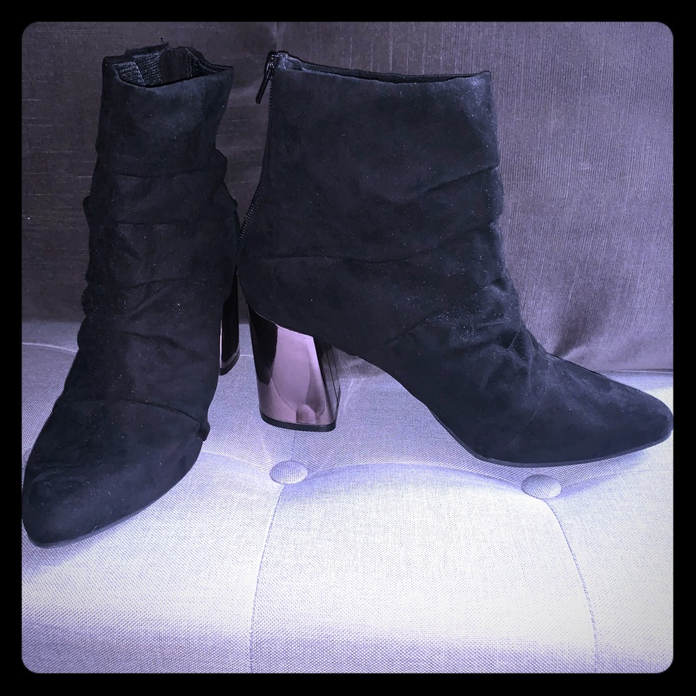 🔥Christian Siriano Xanadu Black Suede Booties!🔥